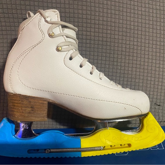 Risport Royal Pro 225B Skates With Jackson Ultimate Aspire Blades & Extra Guard - Picture 5 of 15